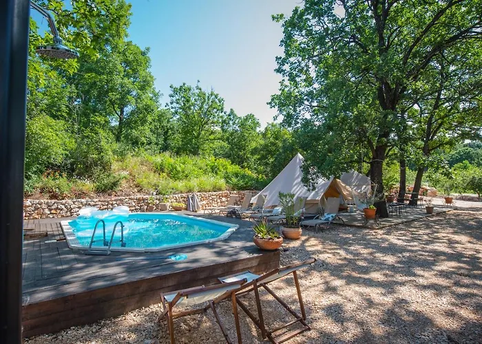 Rock Oak Glamping 3 * 伊莫茨基